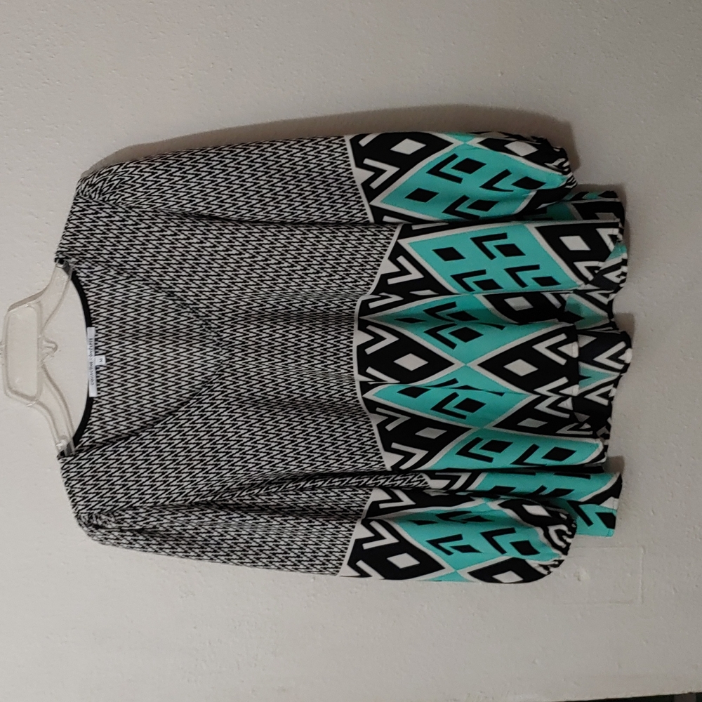 Collective Concepts Women's Size Medium High Low Hemline Top
